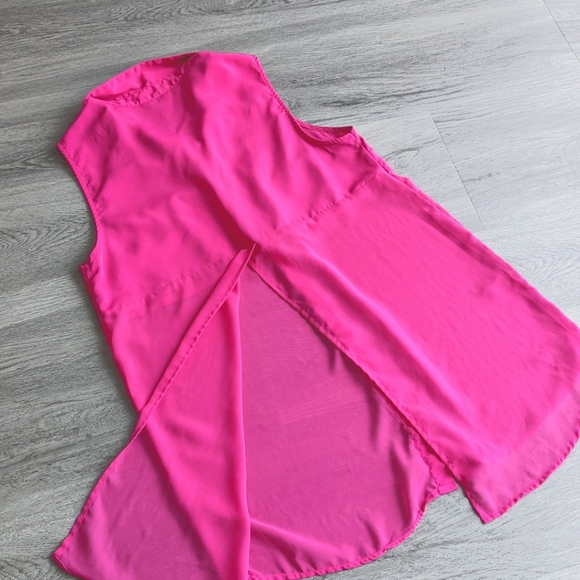 Sleeveless Fuchsia Shirt Blouse. - Picture 3 of 5